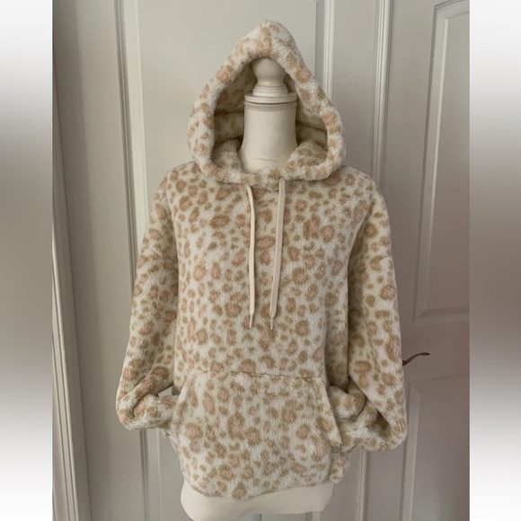UGG Lora Sherpa Hoodie. Size M. MSRP $98 - Picture 7 of 16